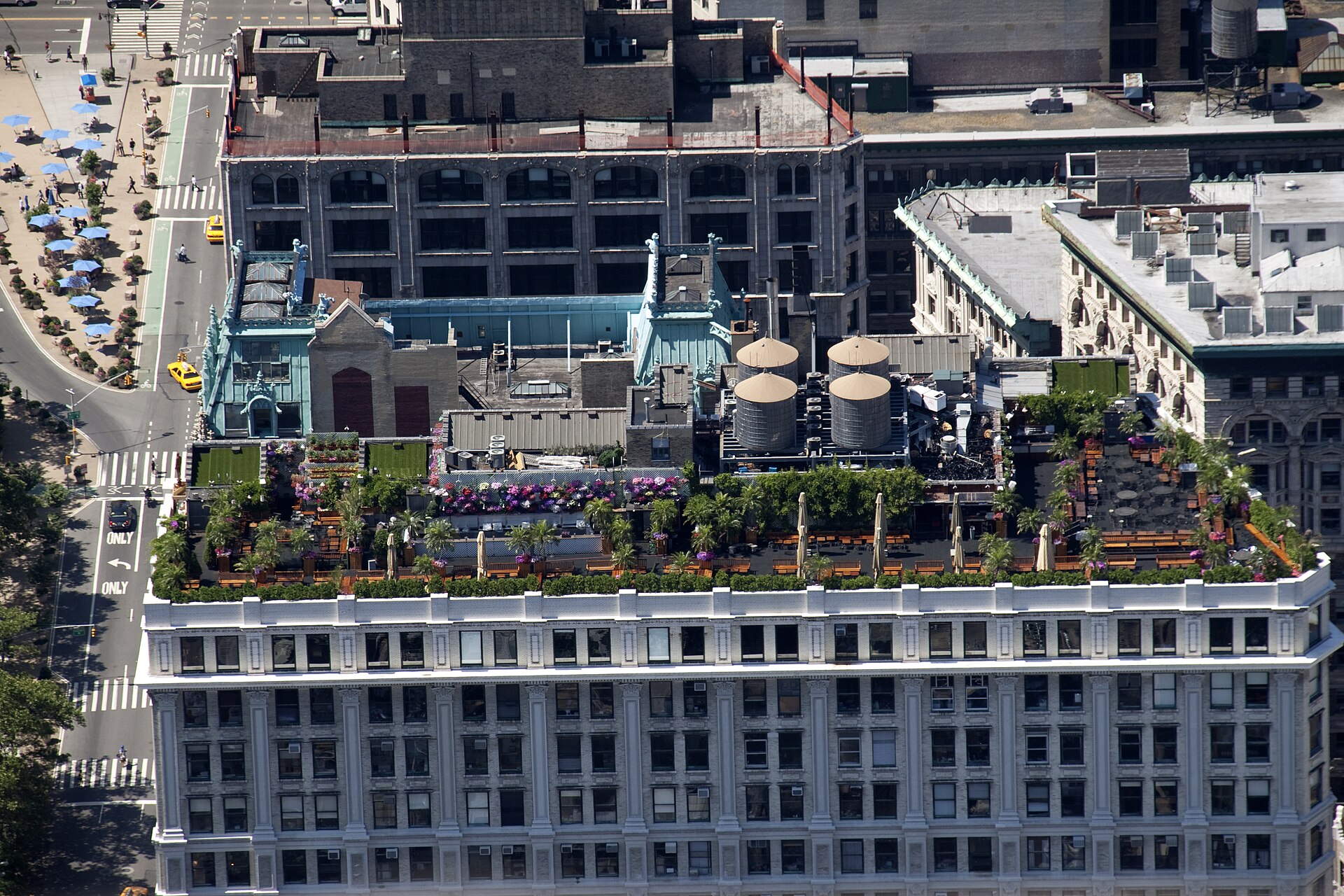 近零碳建築屋頂綠化示意圖